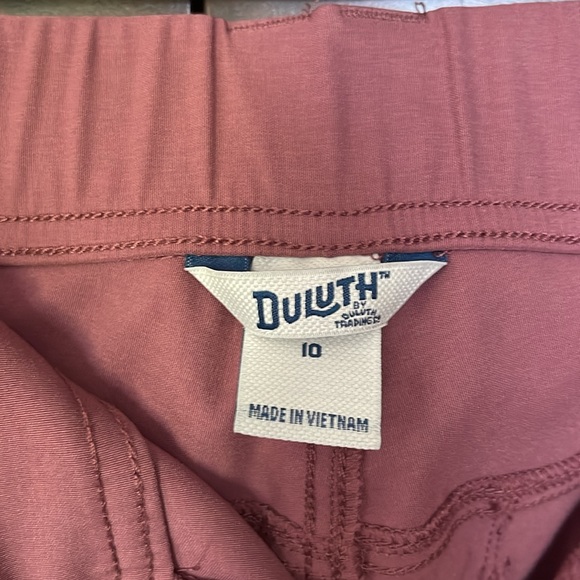 Duluth Trading Co. Dry on the Fly capris. Size 10. - Picture 4 of 4
